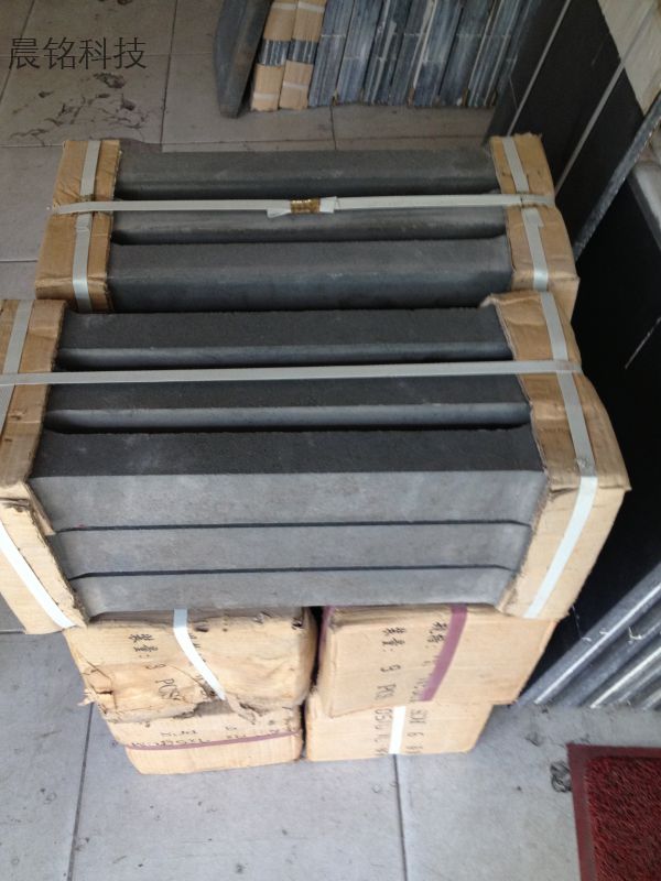 Silicon carbide bracket